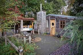 Sutton Coldfield 2-bed Caravan, Parking & Bar-b-q