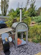 Sutton Coldfield 2-bed Caravan, Parking & Bar-b-q