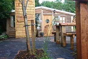 Sutton Coldfield 2-bed Caravan, Parking & Bar-b-q