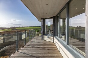 Vantage Point, Hillfield Village