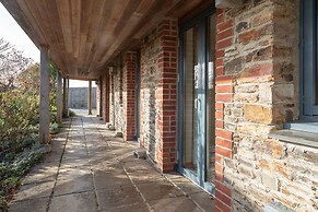 Vantage Point, Hillfield Village