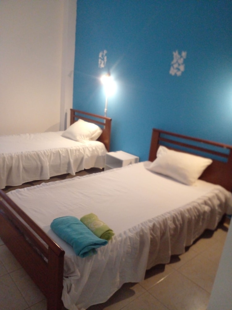 Lovely 4-bed Apartment in Estombar