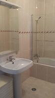 Lovely 4-bed Apartment in Estombar