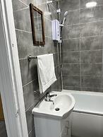 Inviting 2-bed Apartment in Ilford