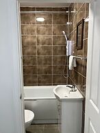 Inviting 2-bed Apartment in Ilford