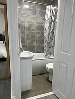 Inviting 2-bed Apartment in Ilford