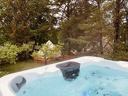 B&B Glamping Tent Sleeps 2 - Sauna, Spa, Wifi