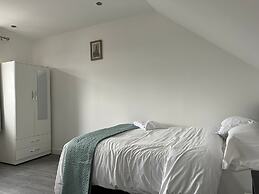 Remarkable 1-bed Studio Apartment in Redbridge