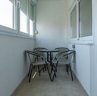 Spacious apt few min Walk to old Town and Beach