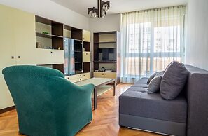 Spacious apt few min Walk to old Town and Beach