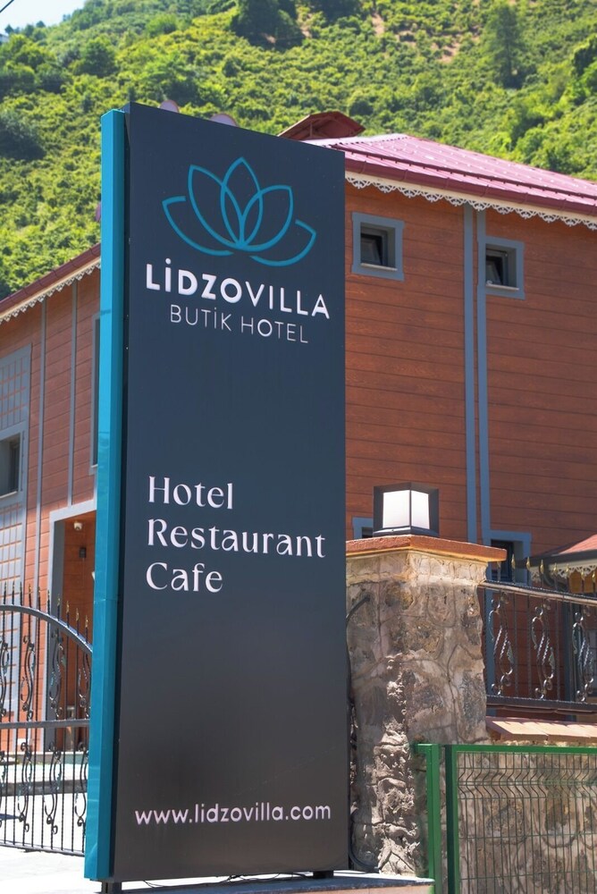 Lidzo Villa