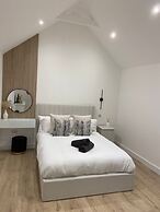 The Lodge Hideaway - Studio Style, Simple Luxury