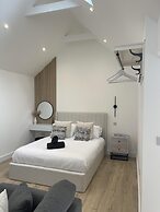 The Lodge Hideaway - Studio Style, Simple Luxury