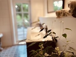 B&B Glamping Tent Sleeps 2 - Spa, Sauna, Wifi