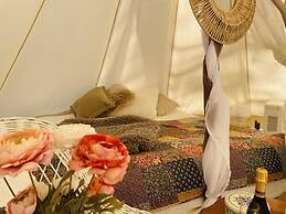 B&B Glamping Tent Sleeps 2 - Spa, Sauna, Wifi