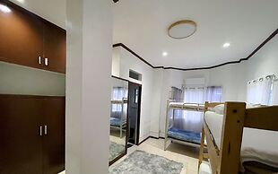 18 La Guardia Ext