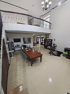 18 La Guardia Ext