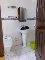 18 La Guardia Ext