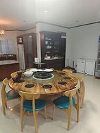 18 La Guardia Ext