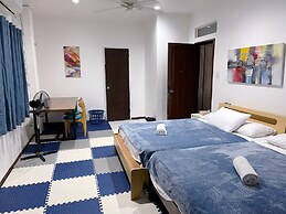 18 La Guardia Ext