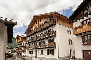 SnowLake Suite & Apartments