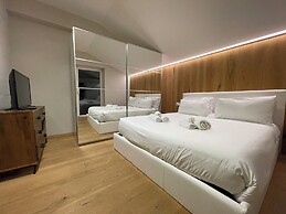 SnowLake Suite & Apartments