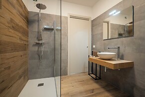SnowLake Suite & Apartments