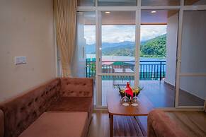Majestic Lakefront Hotel & Suites