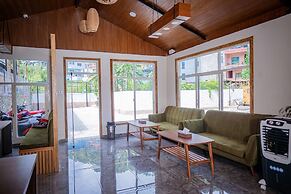 Majestic Lakefront Hotel & Suites