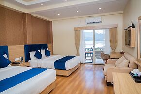 Majestic Lakefront Hotel & Suites