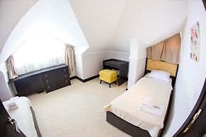 Hotel Swiss Holiday