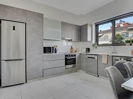 Sanders Palama - Cute 2-bdr Penthouse Apt