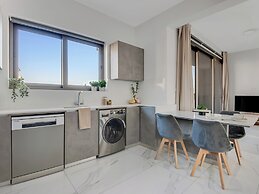 Sanders Palama - Cute 2-bdr Penthouse Apt