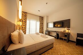 V Center Hotel