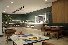V Center Hotel