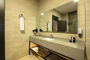 V Center Hotel