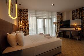 V Center Hotel