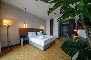 V Center Hotel