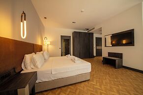 V Center Hotel