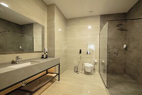 V Center Hotel