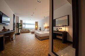 V Center Hotel
