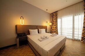 V Center Hotel