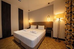 V Center Hotel