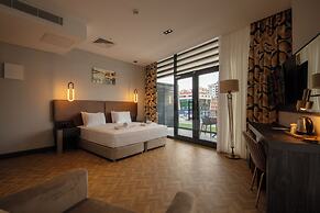 V Center Hotel