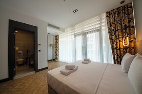 V Center Hotel