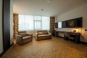 V Center Hotel