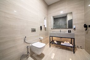 V Center Hotel
