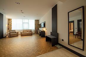V Center Hotel