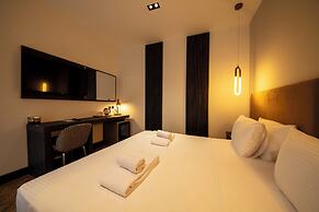 V Center Hotel
