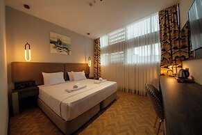 V Center Hotel